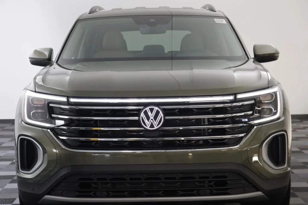New 2026 Green Volkswagen 2.0T SE w/Technology image 22