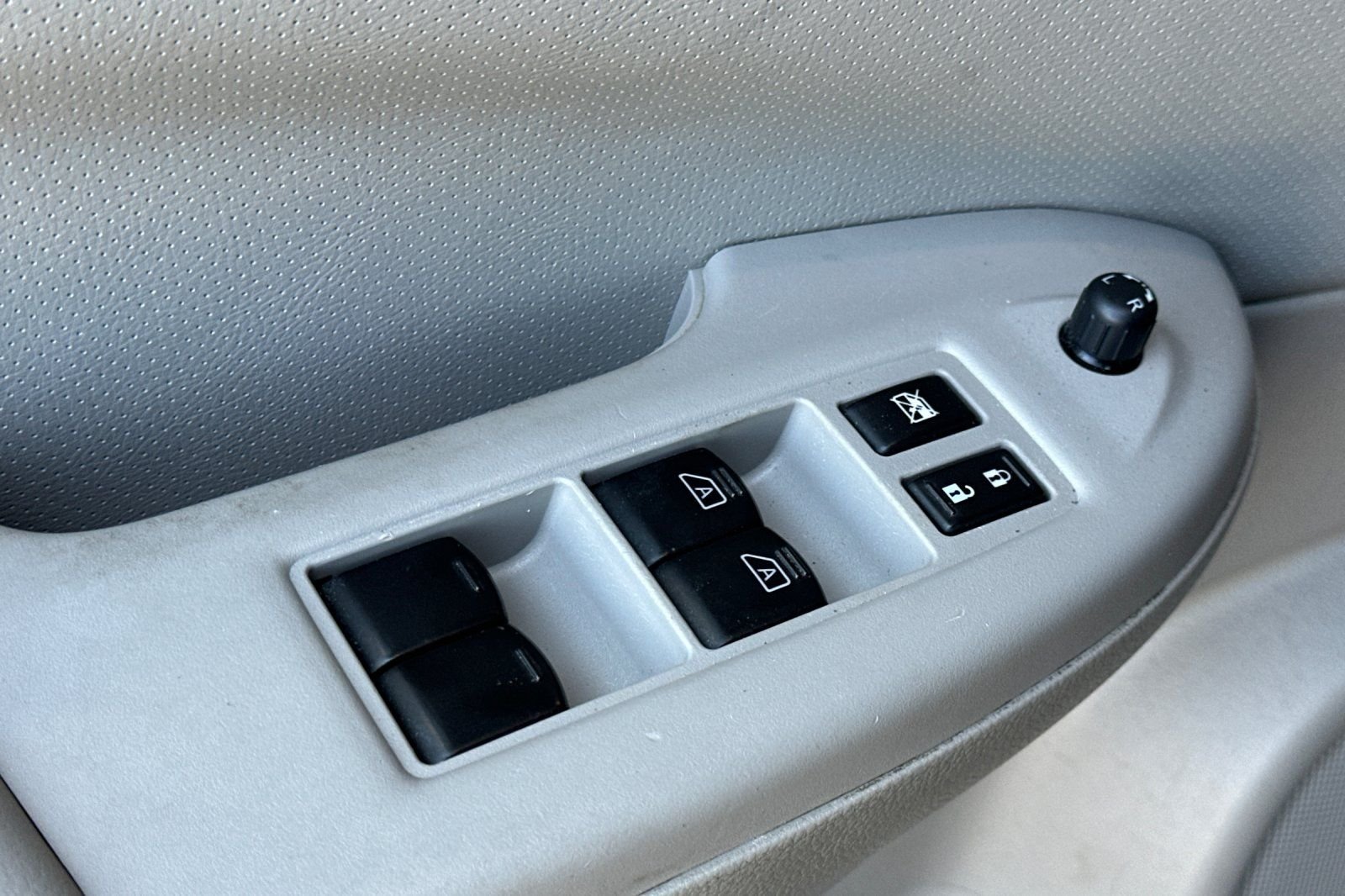 Used 2015 Silver Nissan 3.5 SL image 12