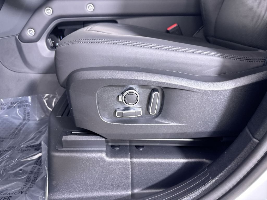 2026 Land Rover Defender X-Dynamic SE - Photo 12