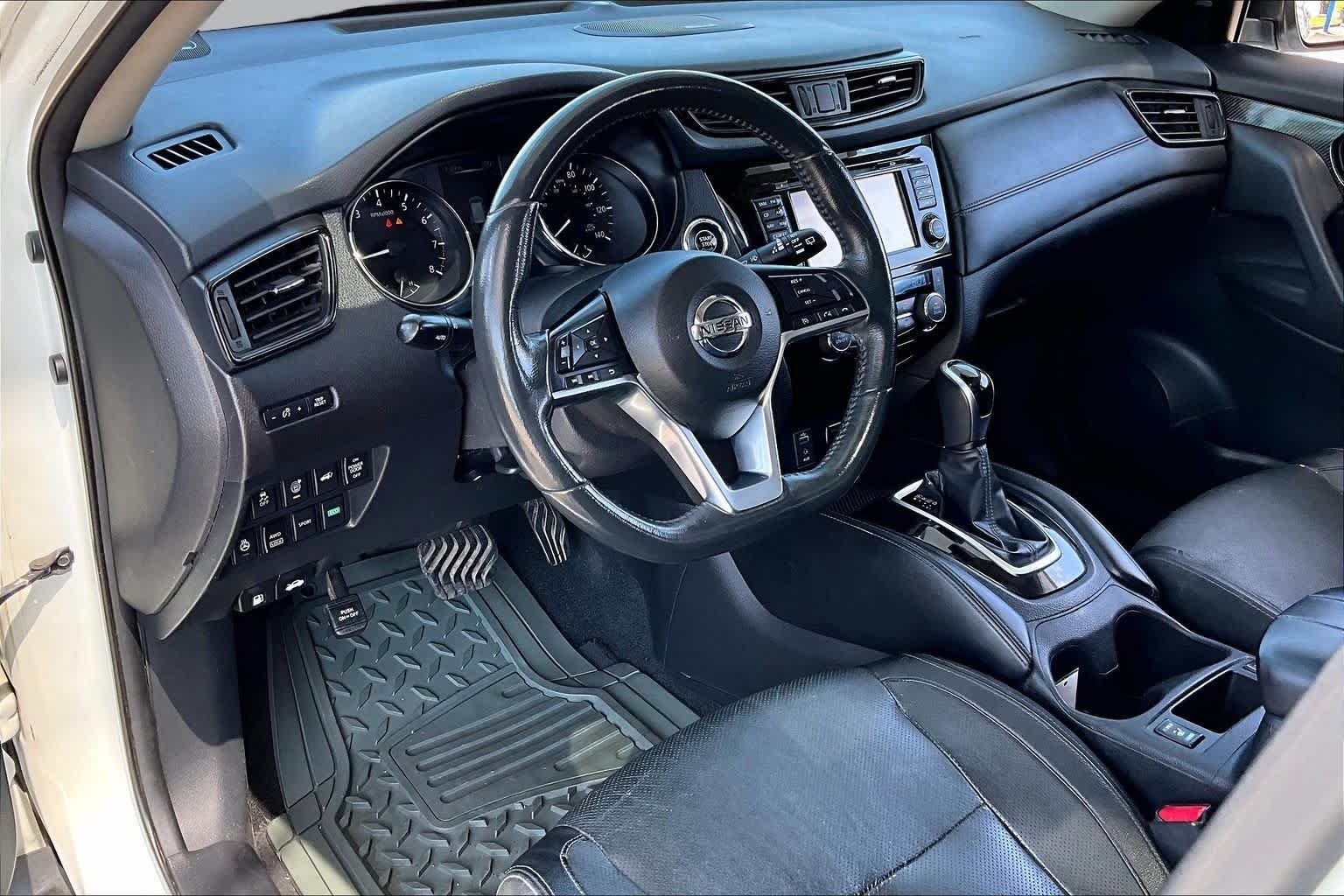 Used 2017 Pearl White Nissan SL image 17