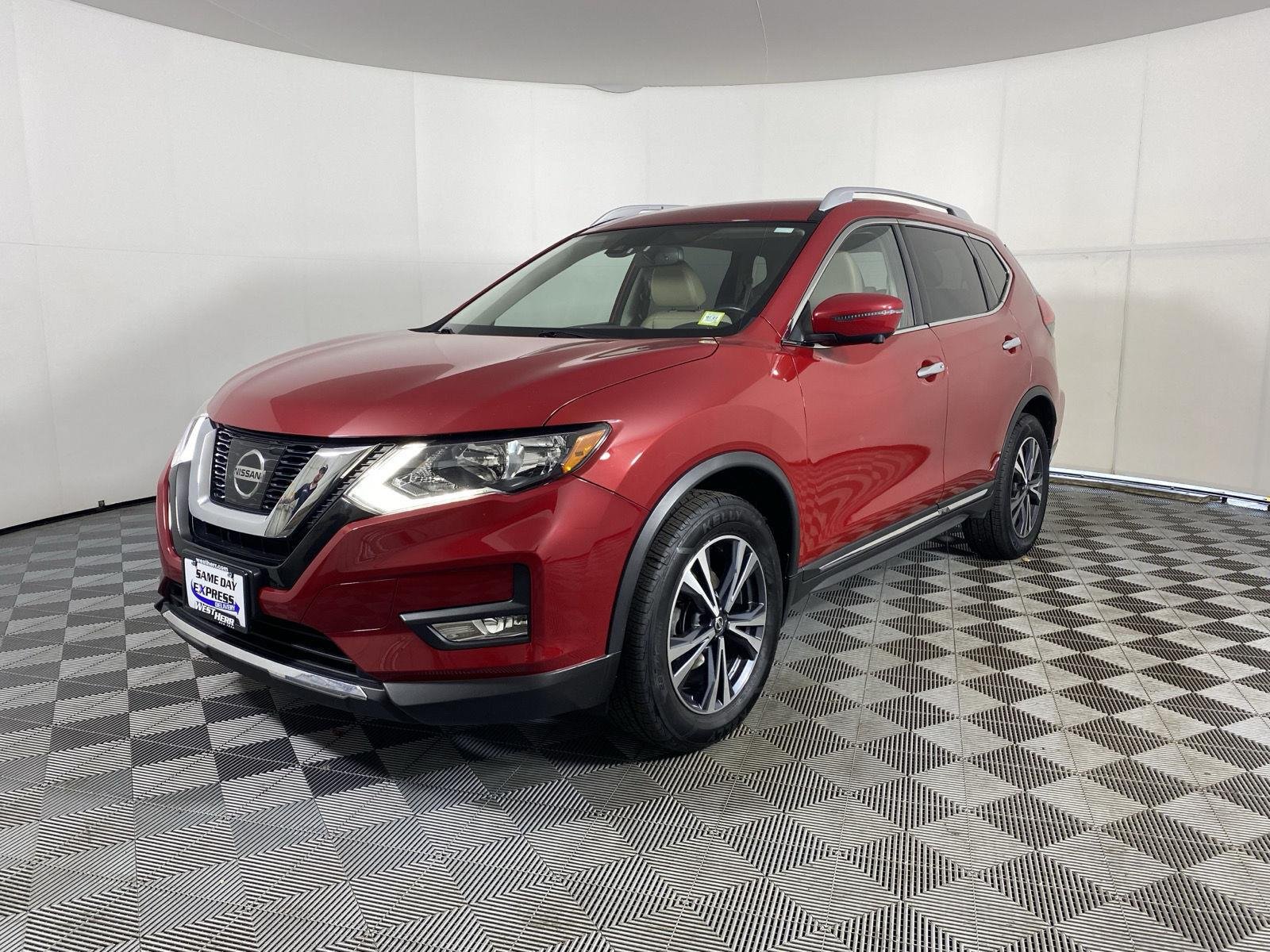 Used 2017 Palatial Ruby Nissan SL image 3