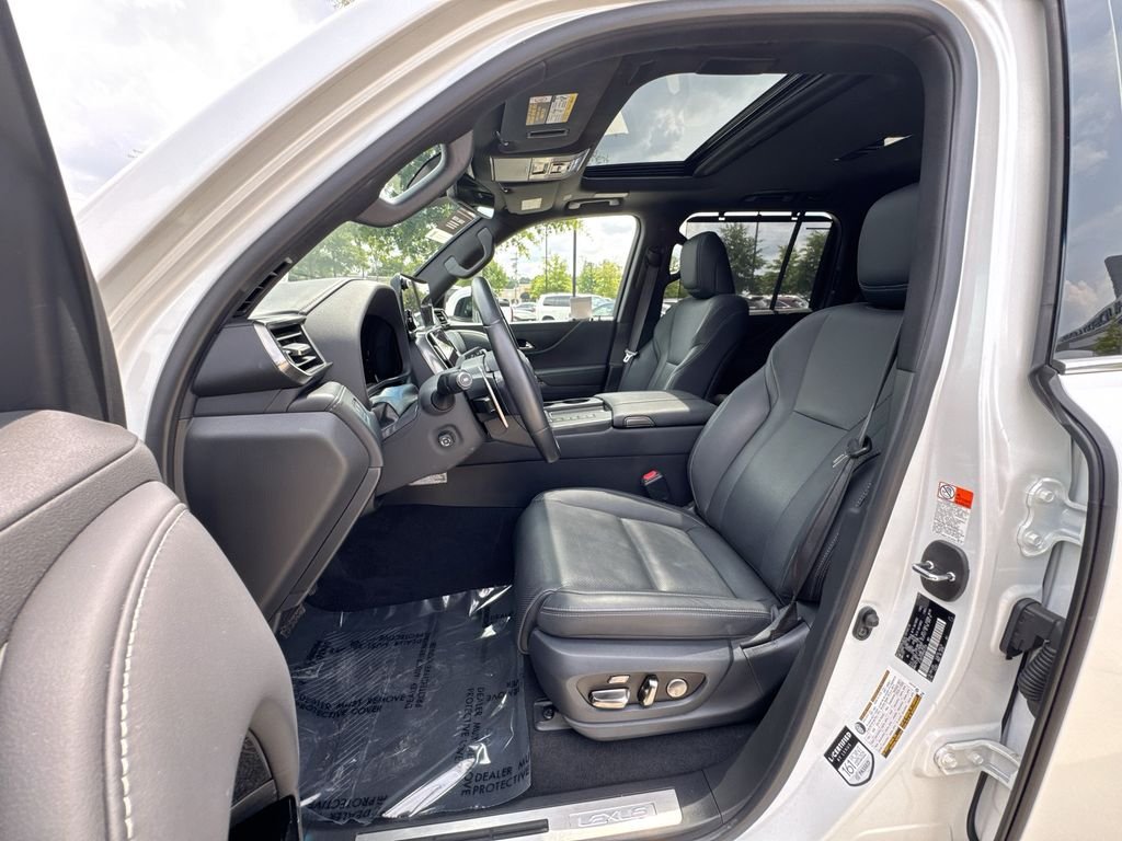 Used 2024 White Lexus 600 Luxury image 19