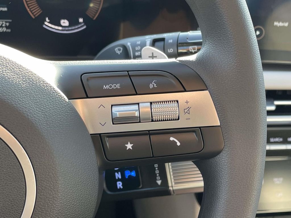Certified Used 2025 Shimmering Silver Hyundai Blue image 11