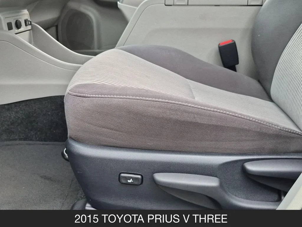 Used 2015 White Toyota Three image 15
