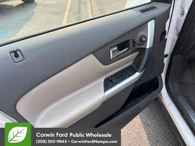 Used 2011 White Ford Limited image 10