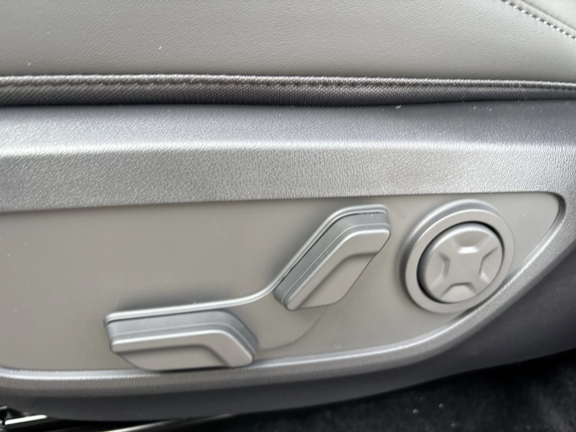 New 2027 Terrain Brown Kia X-Line S image 16