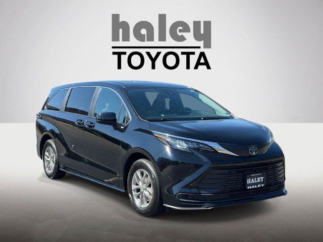 2025 Toyota Sienna LE