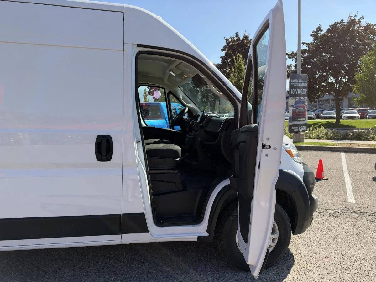 Used 2025 White RAM SLT image 19