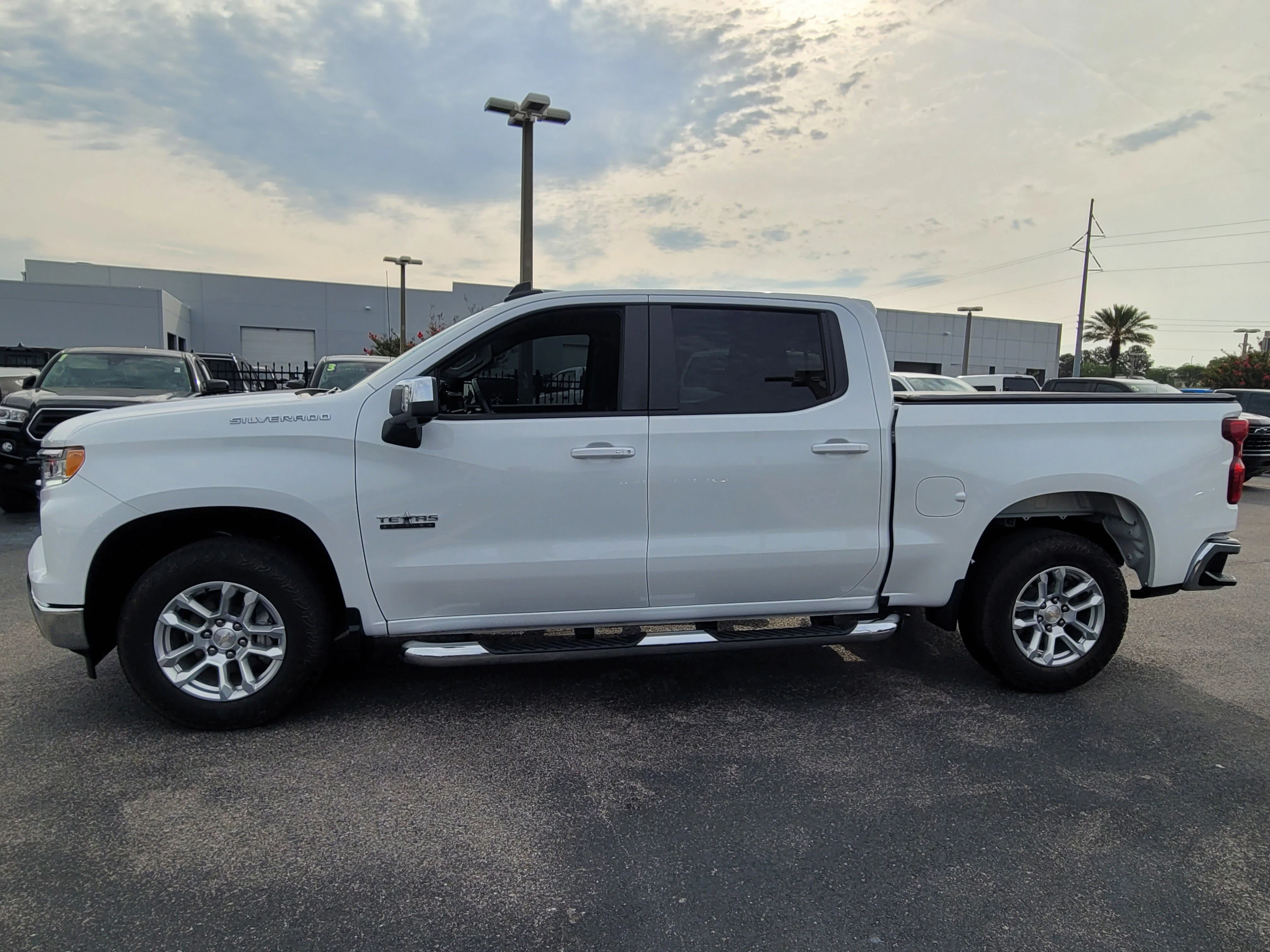 Used 2024 Summit White Chevrolet LT image 7