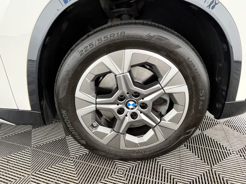 Used 2024 White BMW xDrive28i image 15
