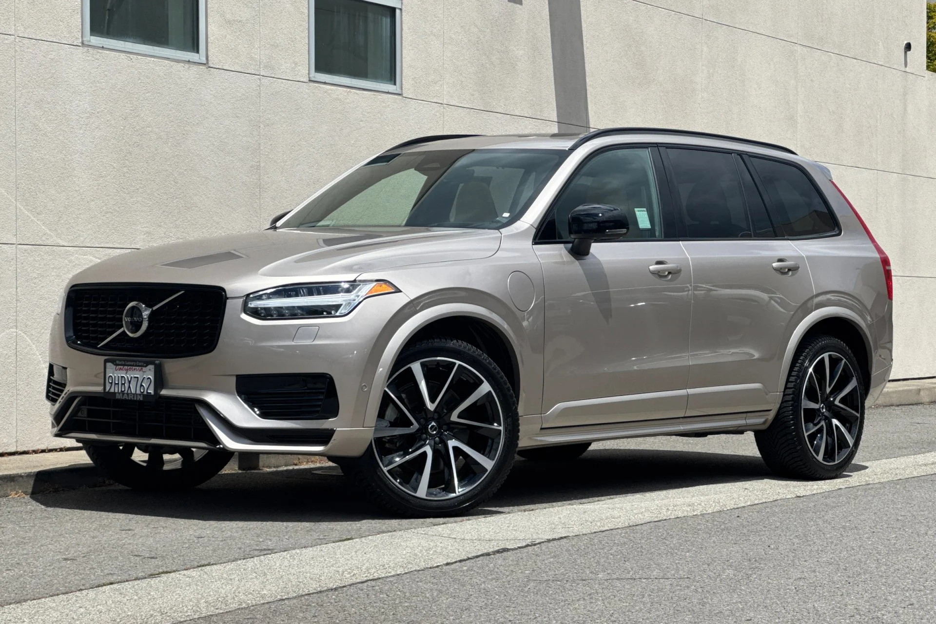 2023 Volvo XC90 T8 Ultimate Dark Theme 7-Seater 4WD's photo