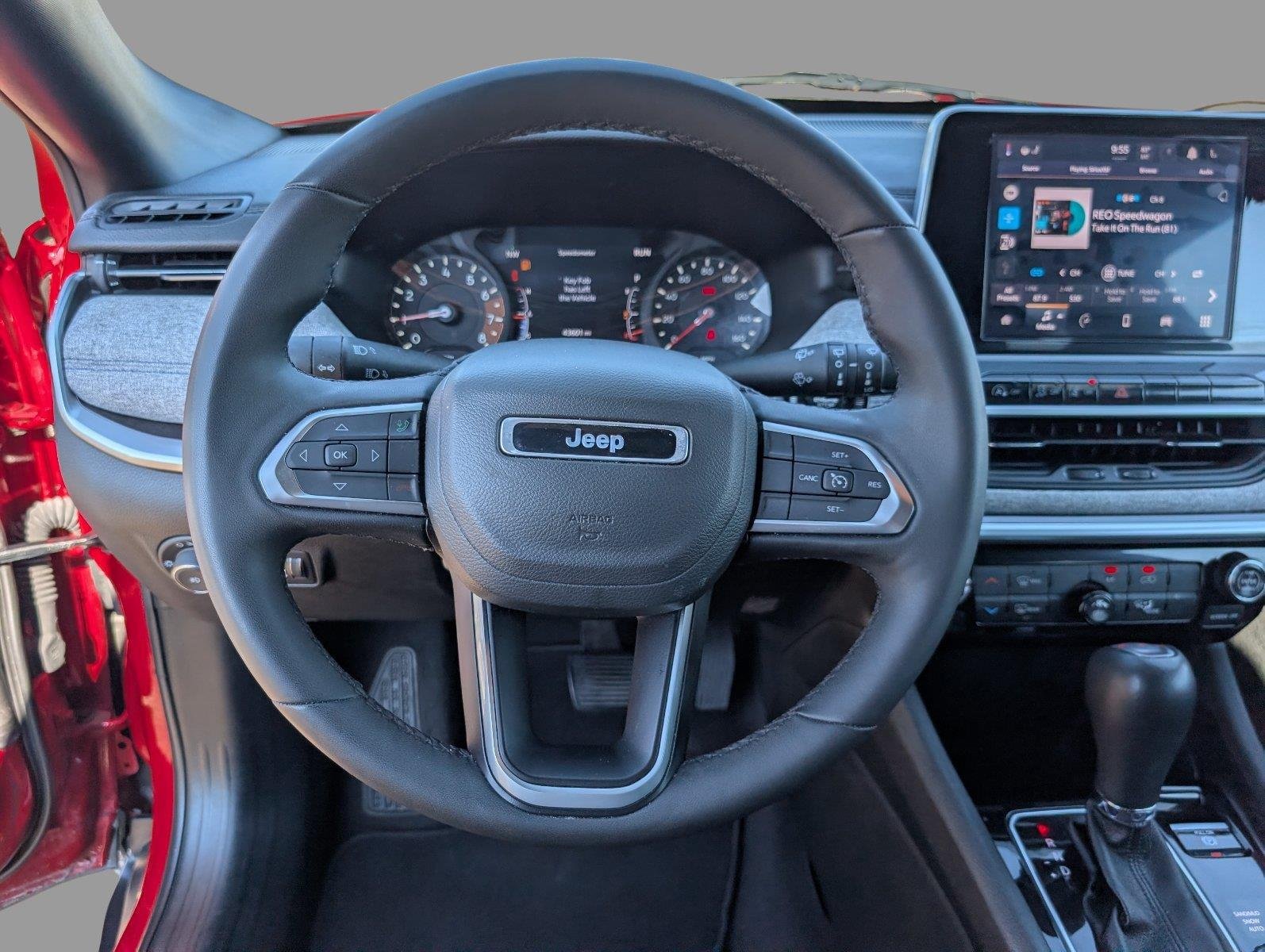 Used 2025 Red Hot Pearlcoat Jeep Latitude image 33