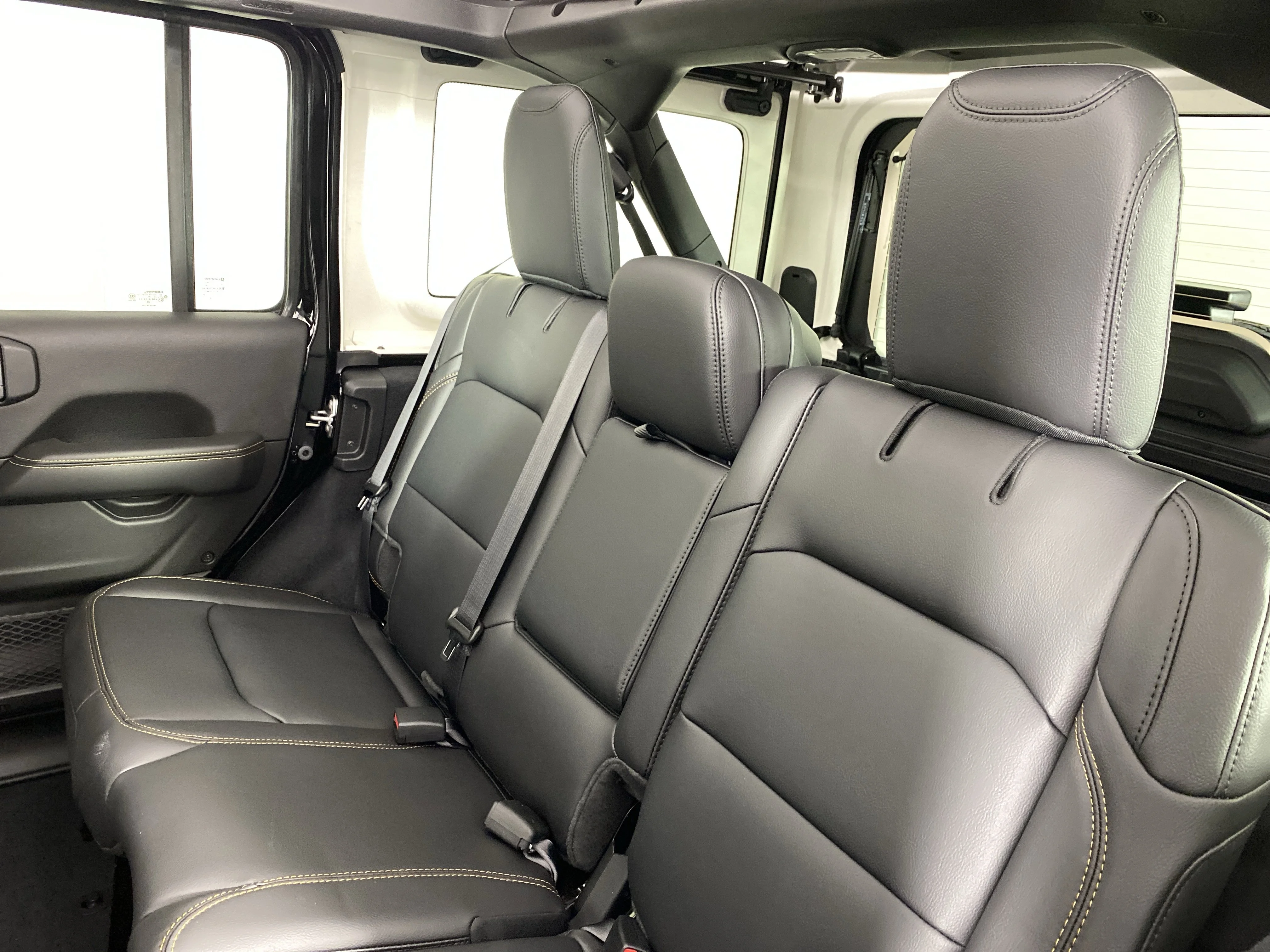 New 2026 Black Clear-Coat Exterior Paint Jeep Sahara image 30