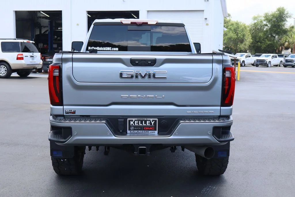 Used 2024 Silver GMC Denali Ultimate image 8