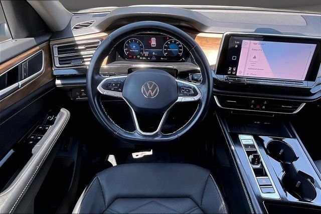 Used 2025 White Volkswagen 2.0T SE w/Technology image 5
