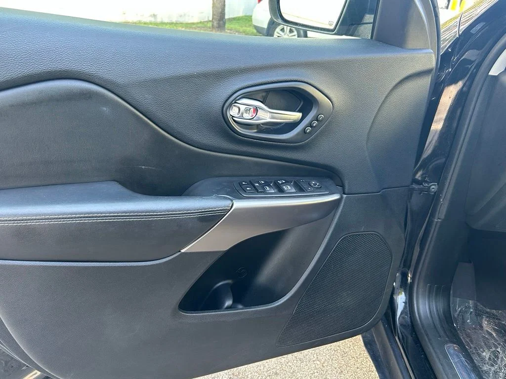 Used 2019 Black Jeep Limited image 16