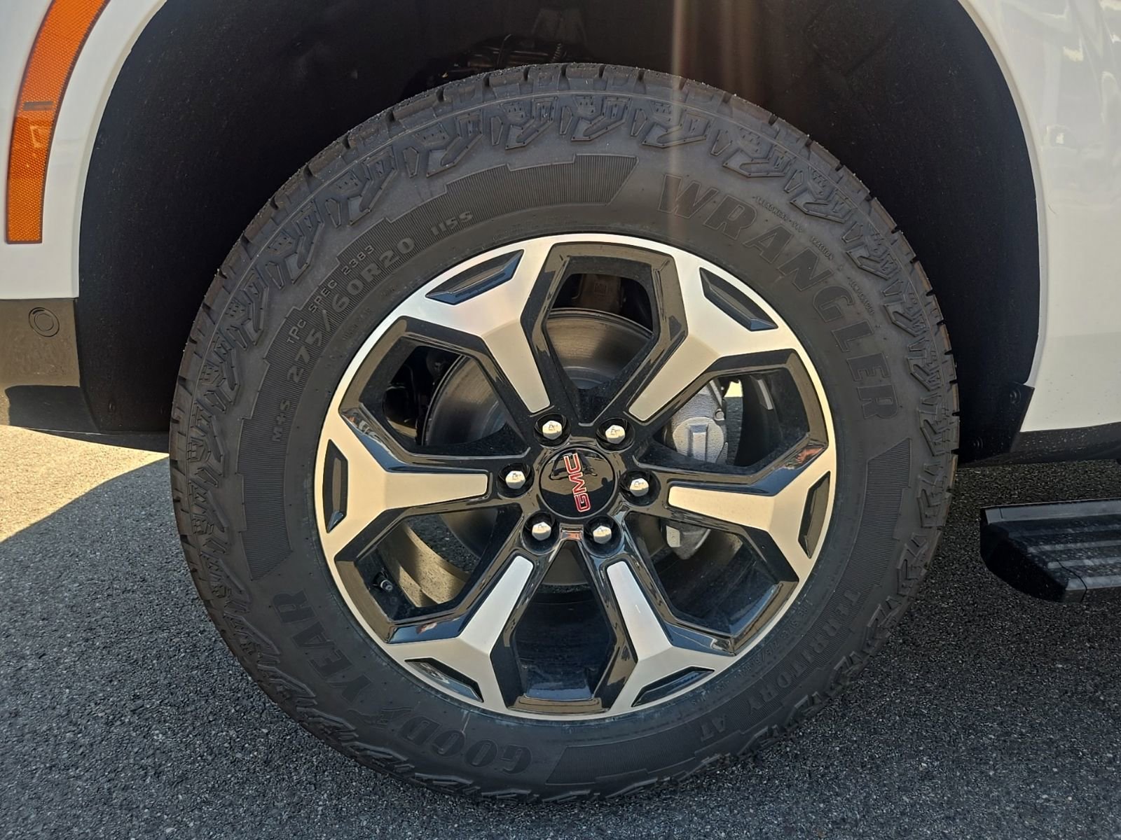 New 2026 Summit White GMC AT4 image 18