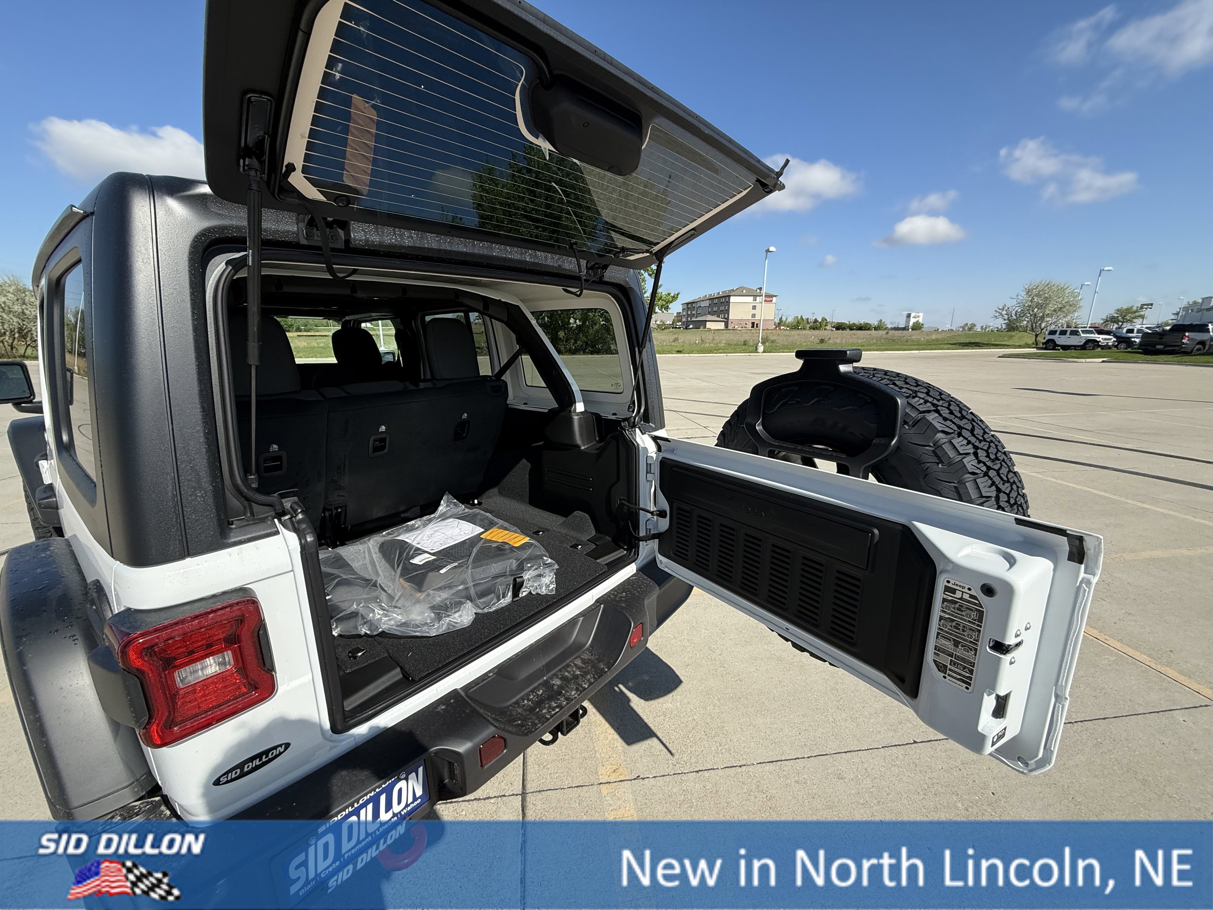 View vehicle photo 7