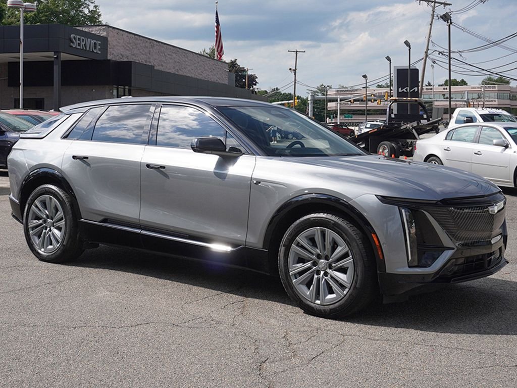 Used 2024 Cadillac LYRIQ Tech with VIN 1GYKPMRK4RZ105174 for sale in Riverdale, NJ