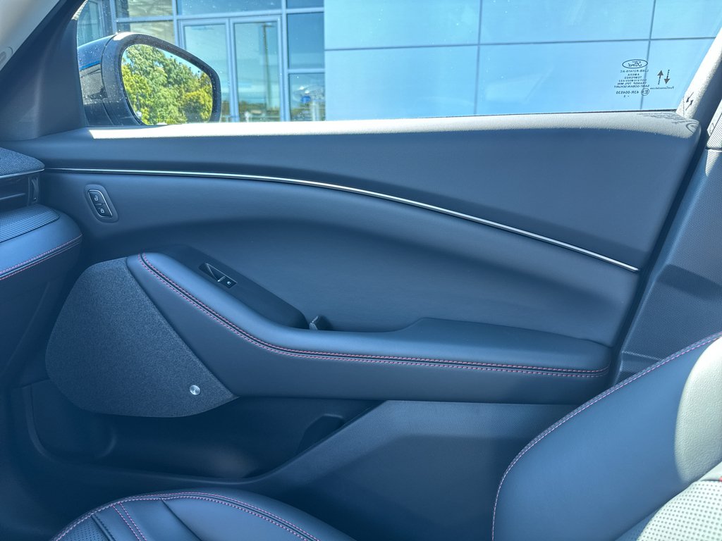 2025 Ford Mustang Mach-E Premium - Photo 31