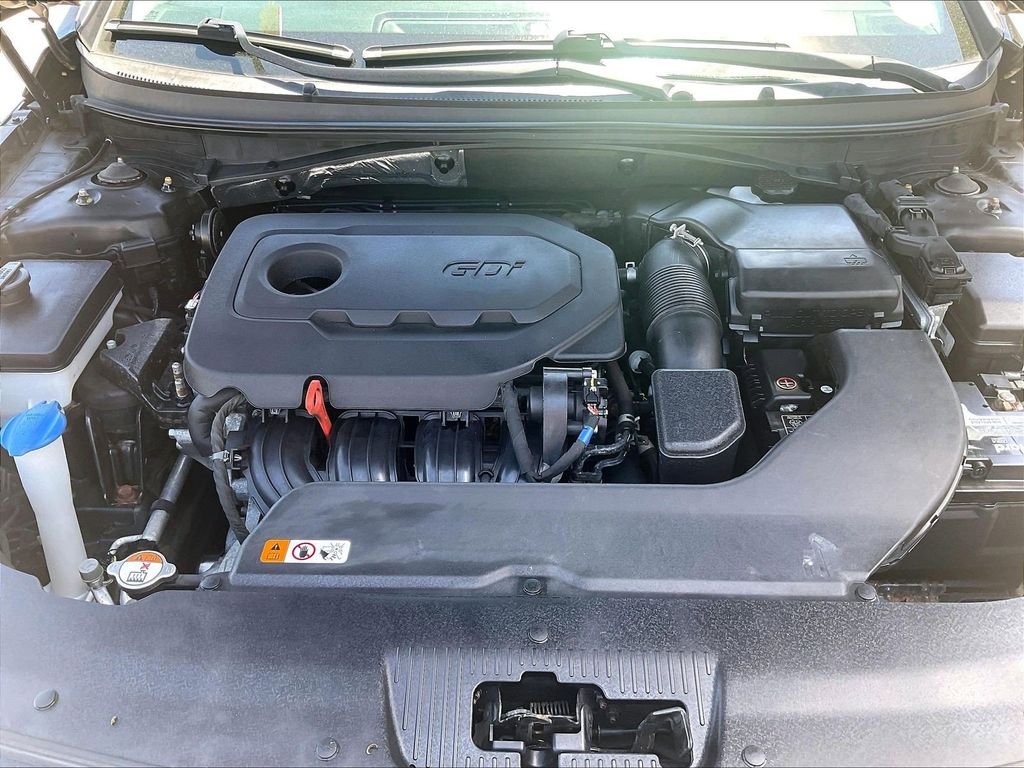 Used 2017 Black Hyundai SE image 29