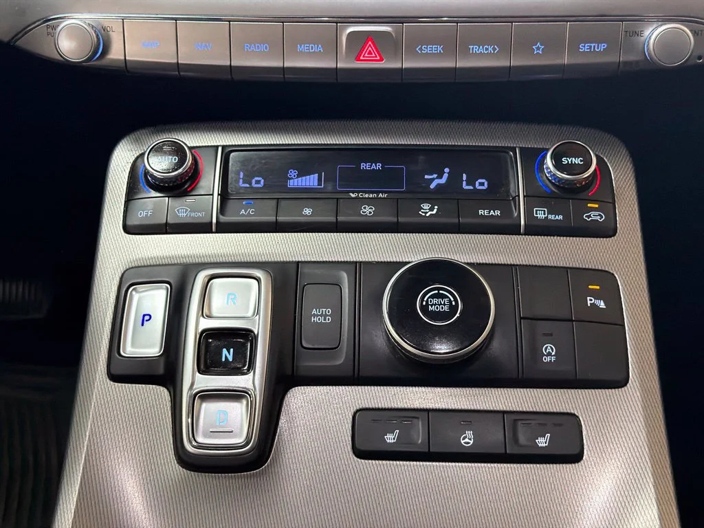 Used 2020 Sierra Burgundy Hyundai SEL image 17