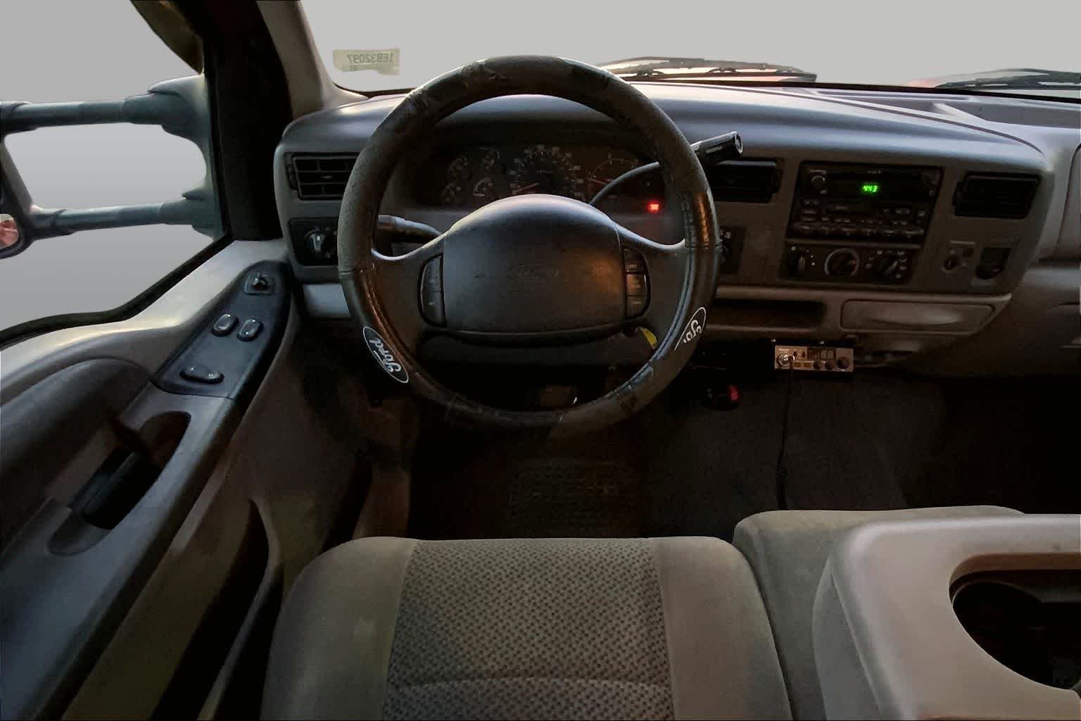 Used 2001 Red Ford XLT image 5