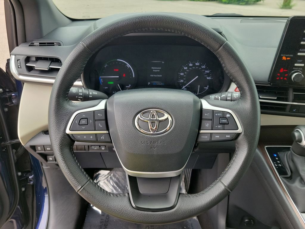 Used 2023  Toyota XLE image 24