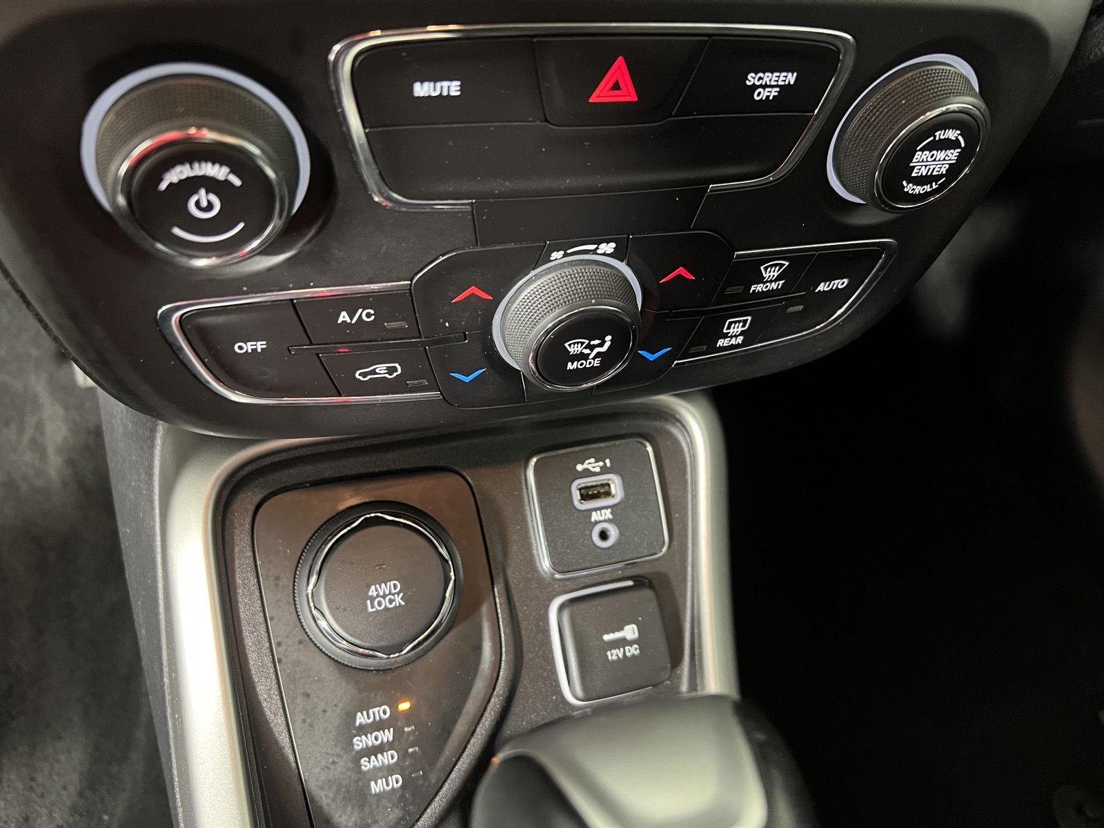 Used 2019 Billet Silver Metallic Clearcoat Jeep Latitude image 7