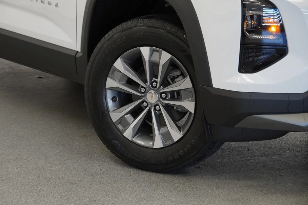 New 2027 Summit White Chevrolet LT image 10