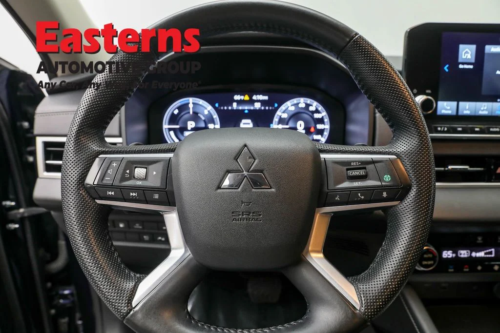 Used 2023 Blue Mitsubishi SEL image 10