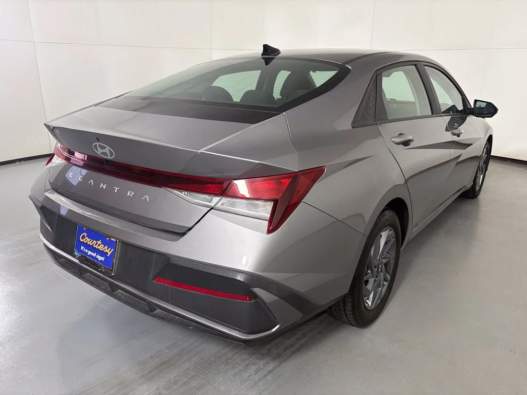 Used 2024 Silver Hyundai SEL image 9