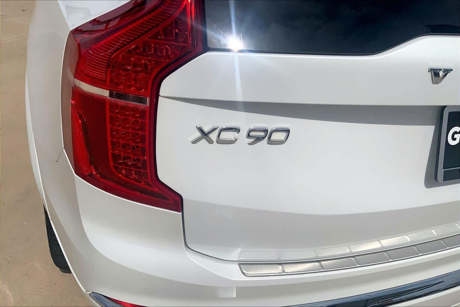 Used 2025 WHITE Volvo Ultra image 30