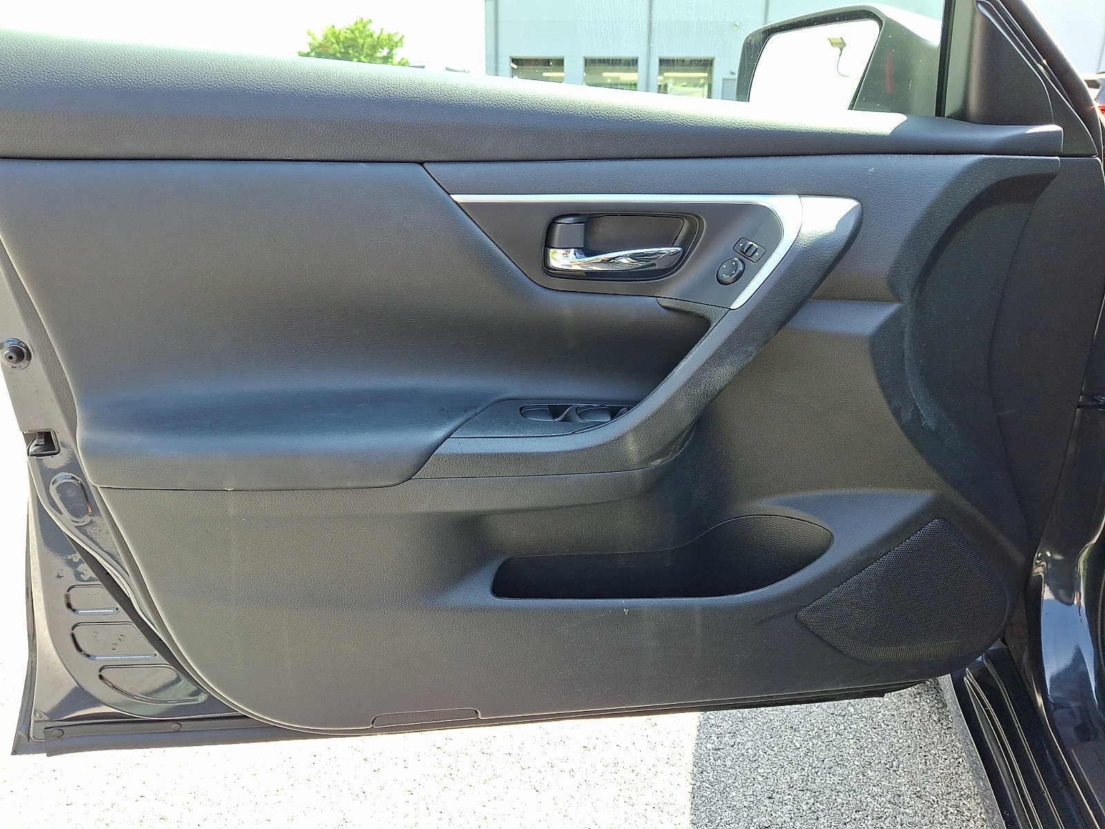 Used 2017 Storm Blue Nissan 2.5 S image 13