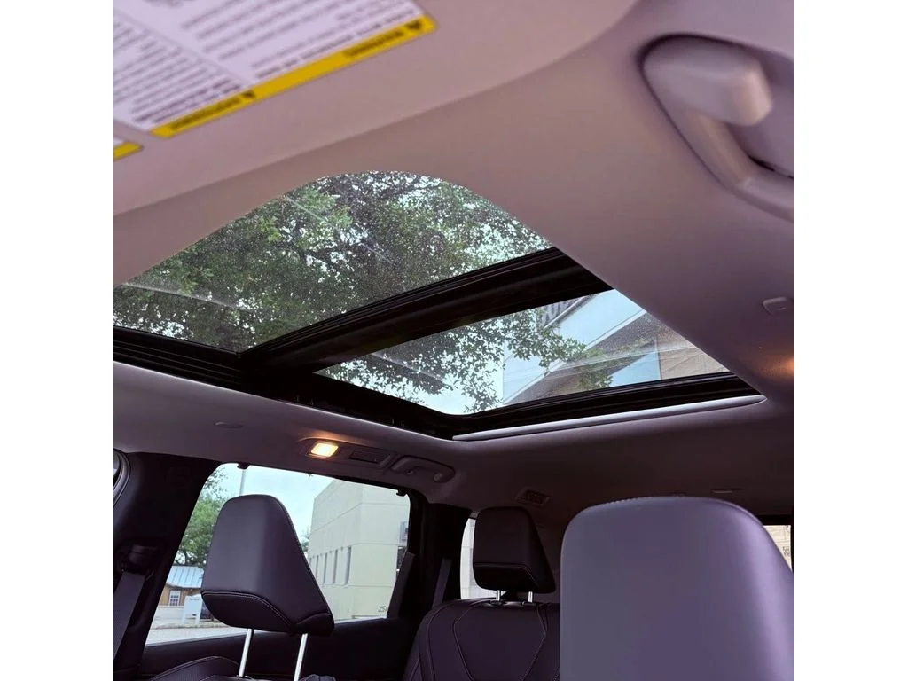 New 2026 Radiant White INFINITI Luxe AWD image 23