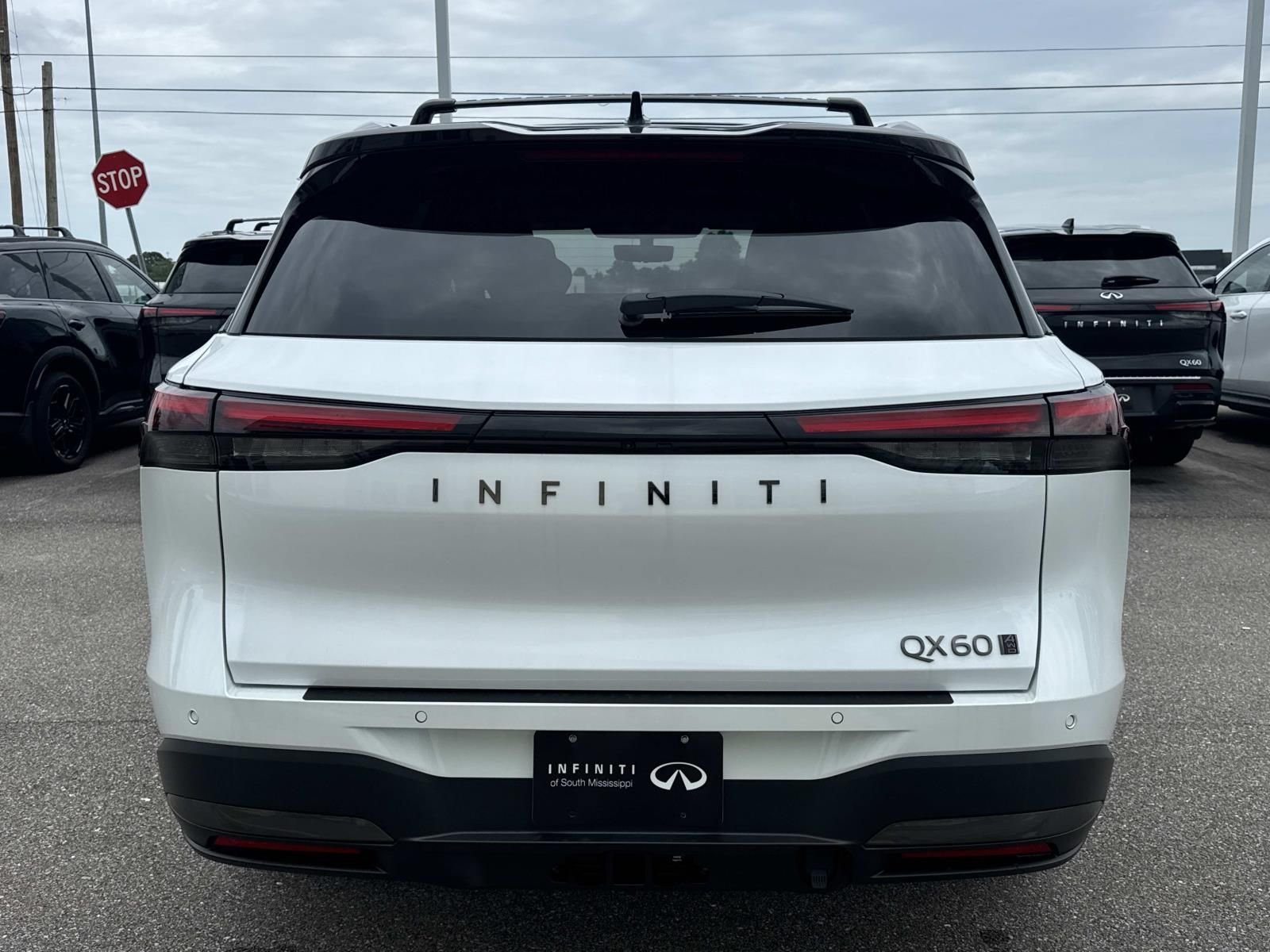 New 2027 2T RAD WHT INFINITI Autograph AWD image 6