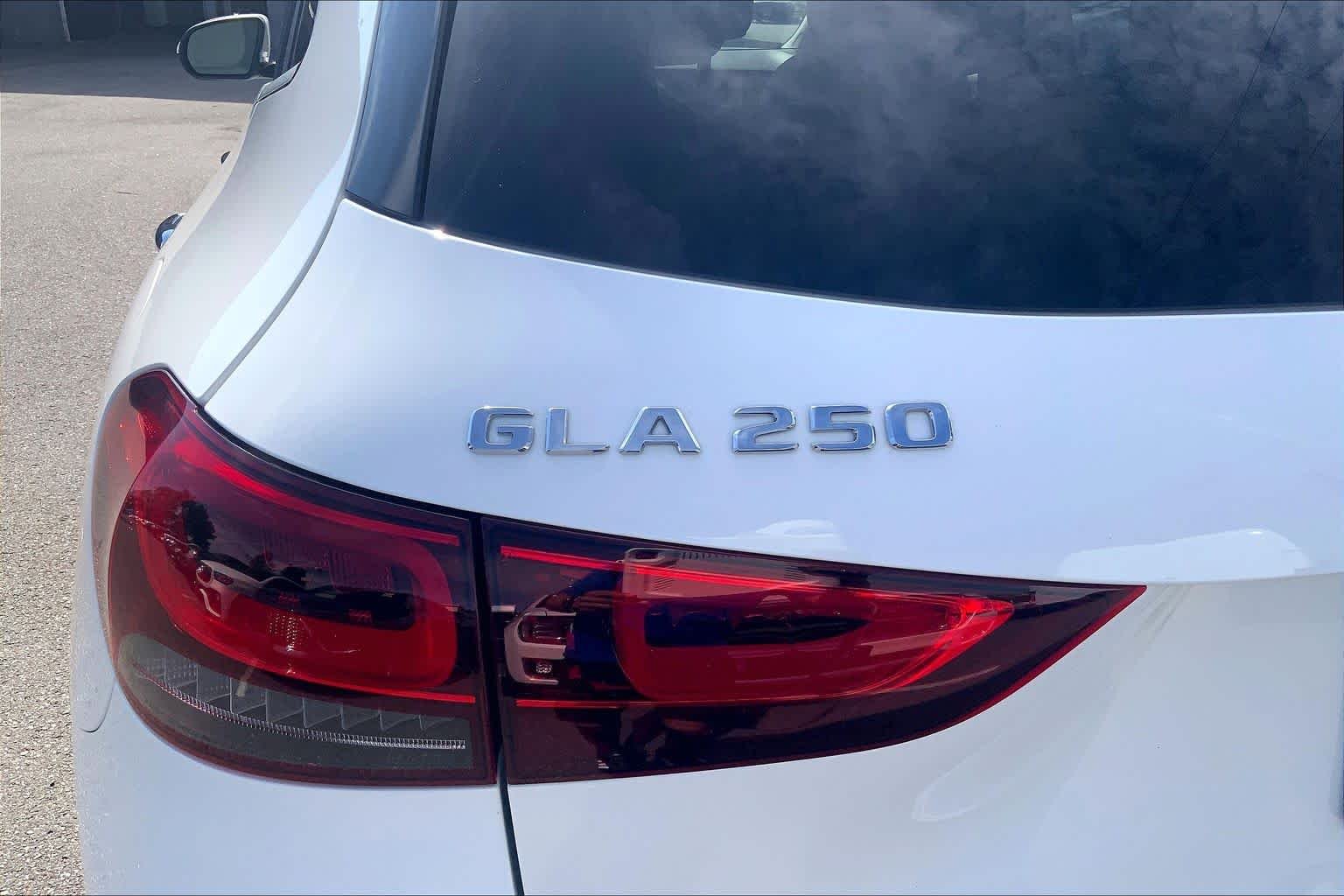 Used 2021 Polar White Mercedes-Benz GLA 250 image 32