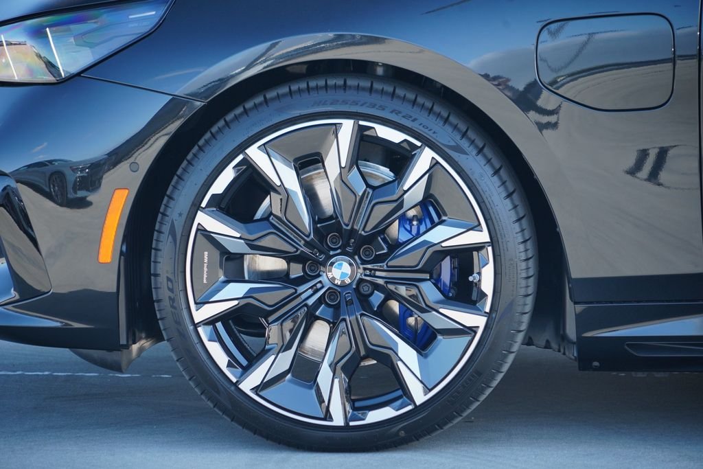 New 2027 Black Sapphire Metallic BMW 550e xDrive image 5