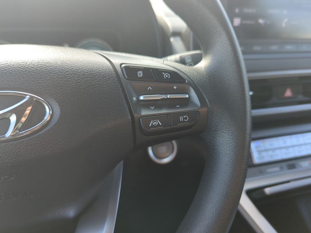 Used 2023 White Hyundai SE image 24