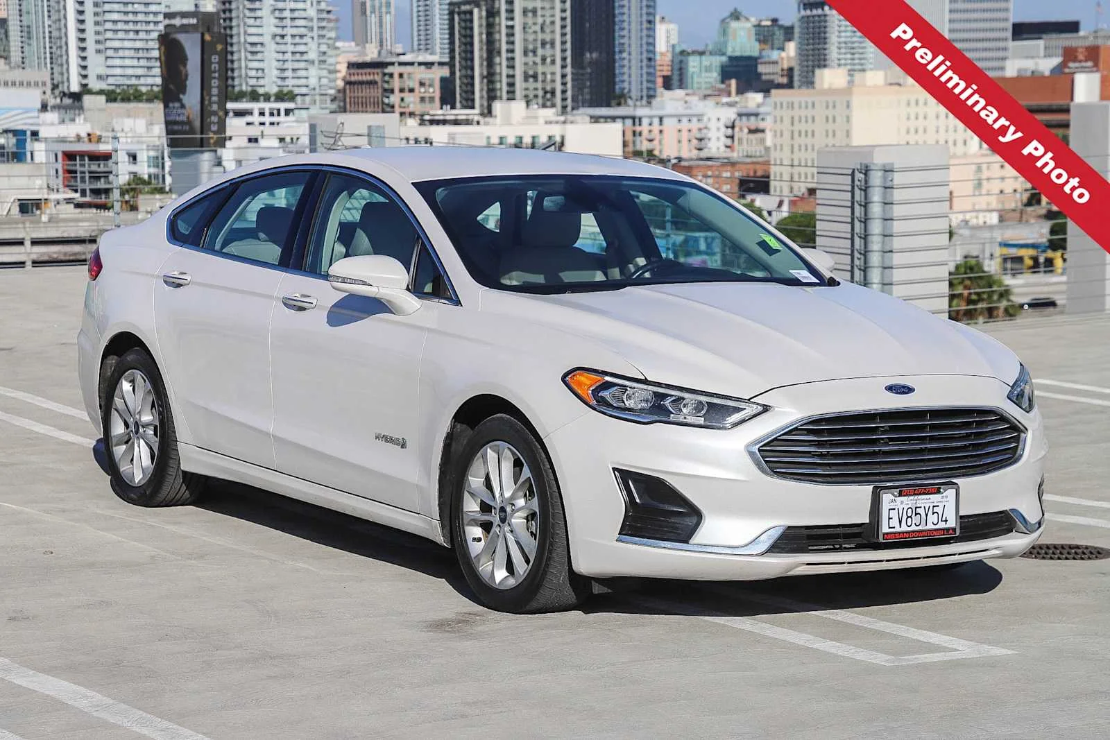 Used 2019 White Platinum Metallic Tri-Coat Ford SEL image 3