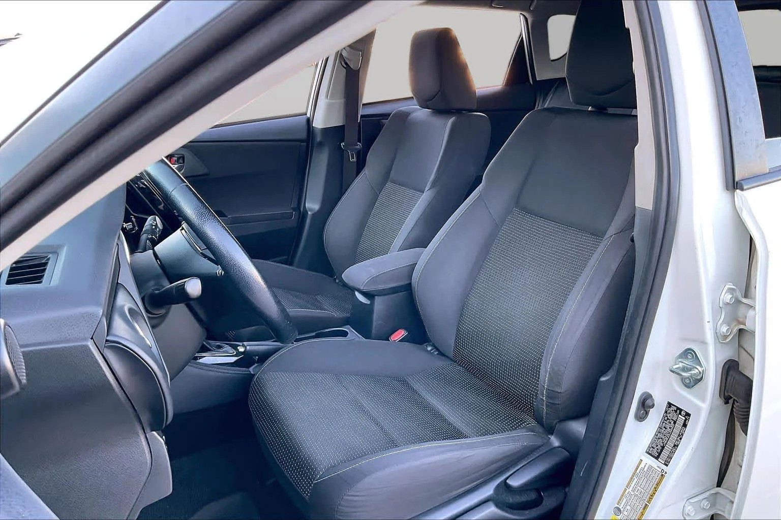 Used 2018 Blizzard Pearl Toyota  image 8