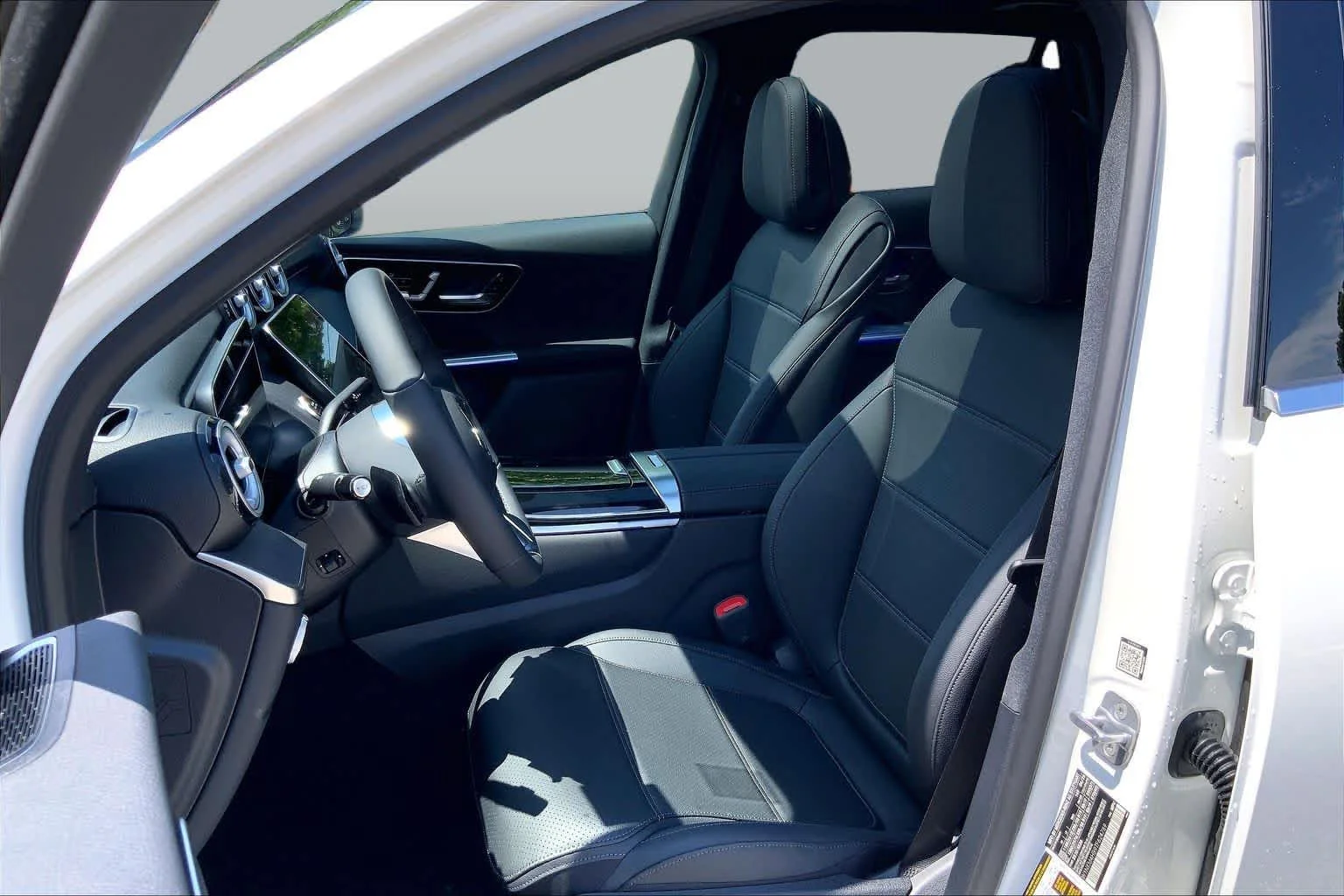 New 2026 Polar White Mercedes-Benz GLC 300 image 12