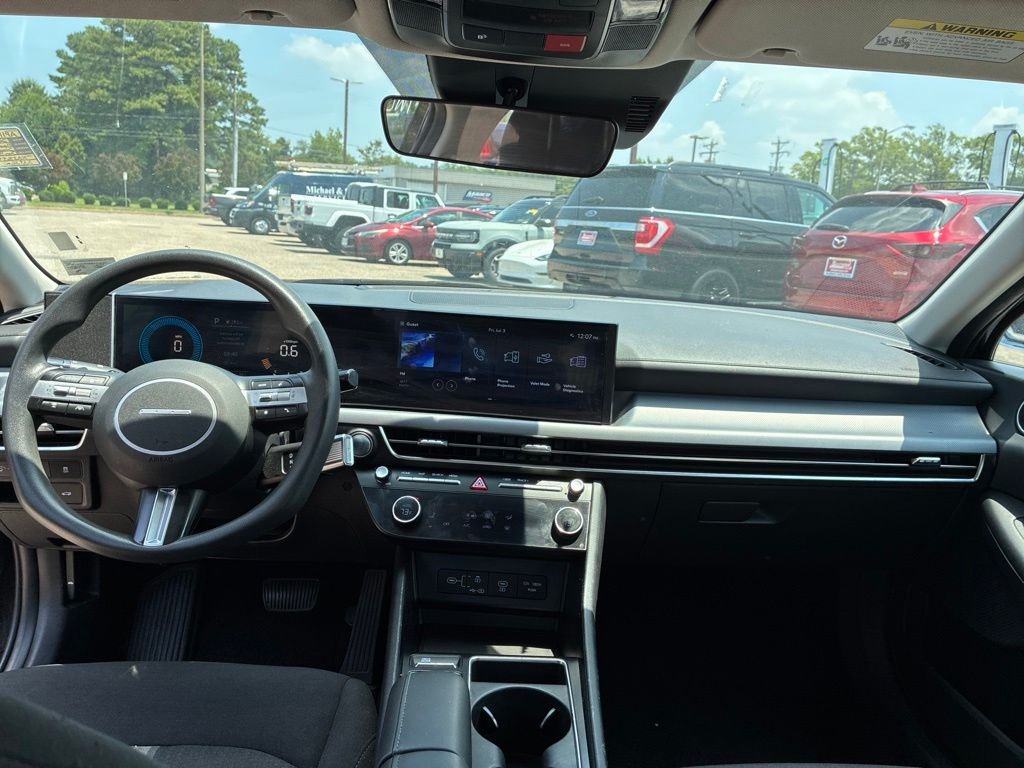 Used 2024 Black Hyundai SEL image 19