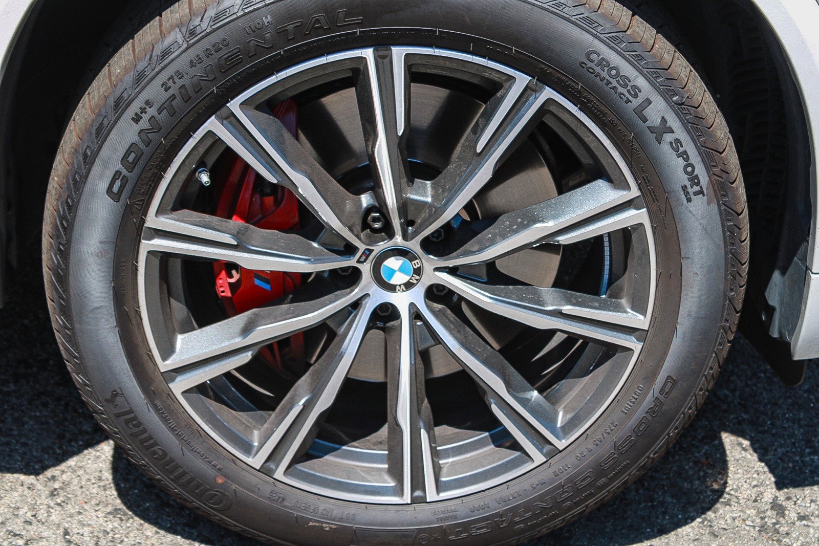 Used 2024 Mineral White Metallic BMW xDrive40i image 10
