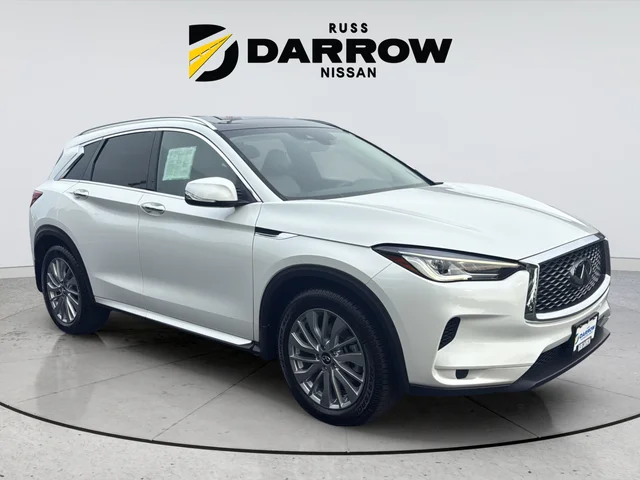 Used 2023 White INFINITI LUXE image 7