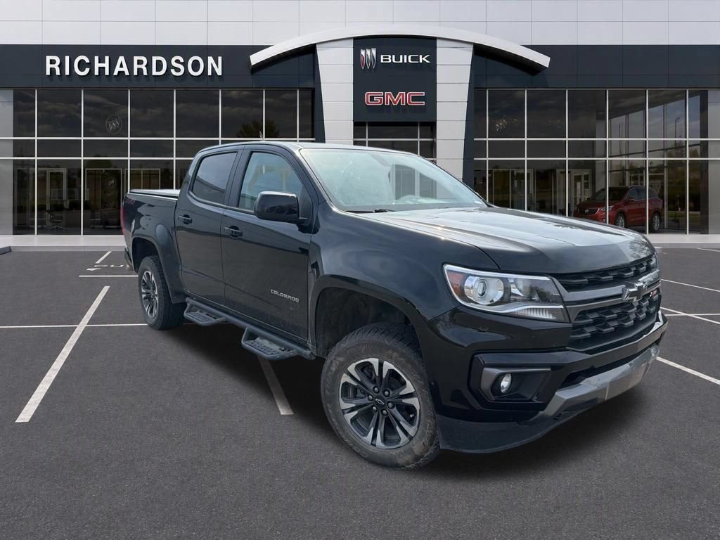 Used 2022 Black Chevrolet Z71 image 29