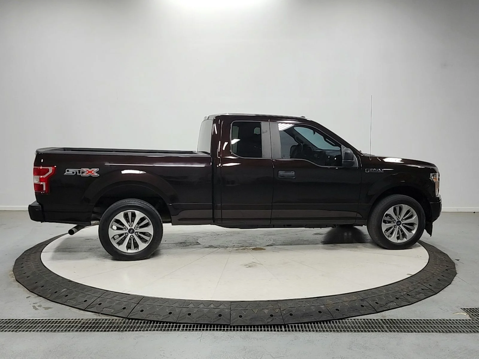 Used 2018 Red Ford XL image 8