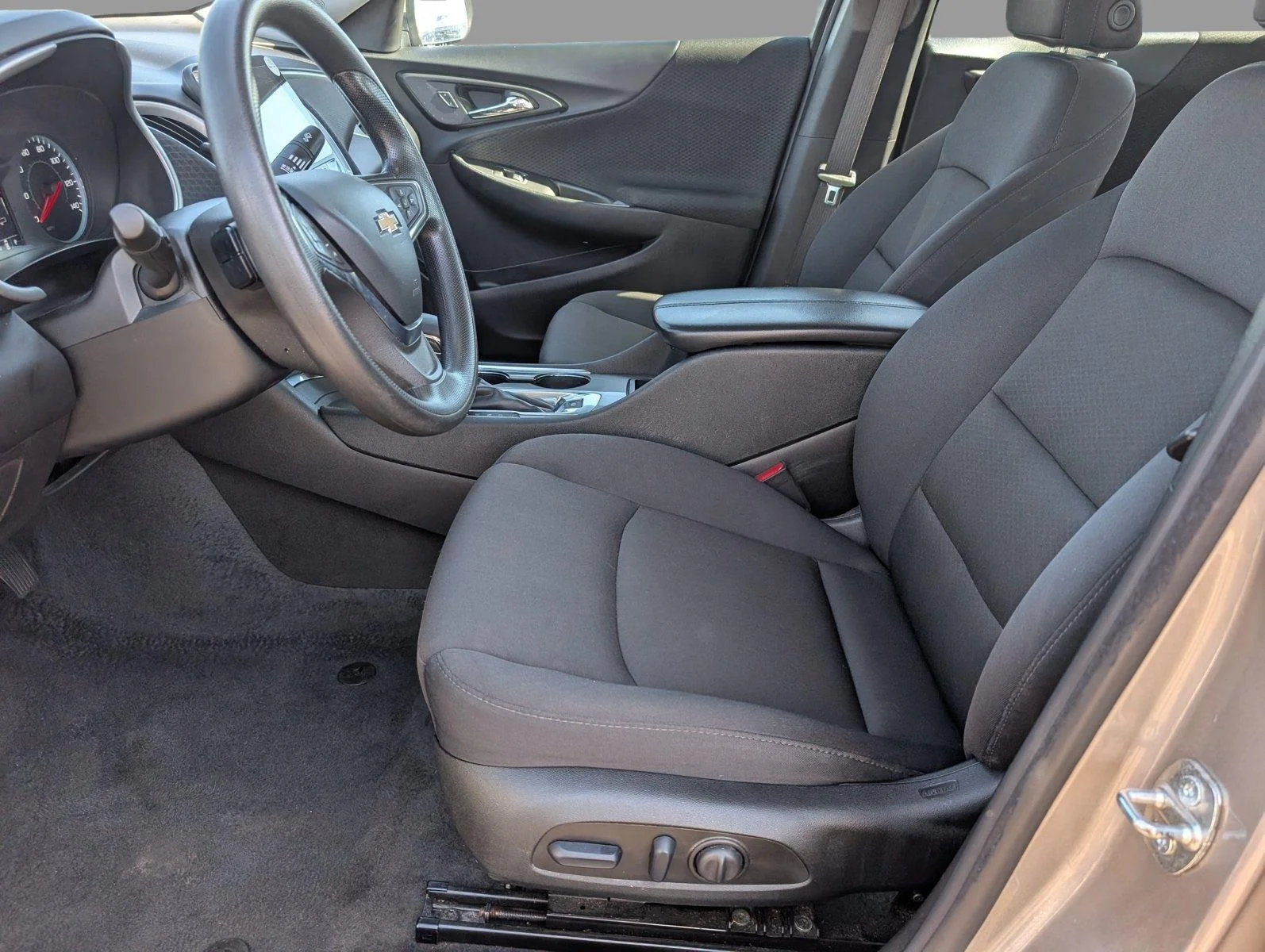 Used 2024 Mineral Gray Metallic Chevrolet 1LT image 12