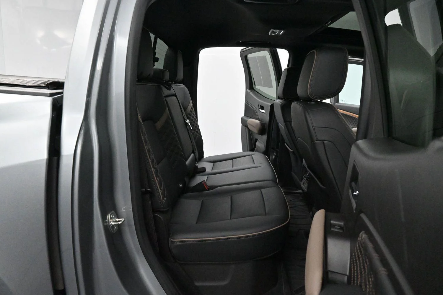 Used 2023 Sterling Metallic GMC Denali image 33