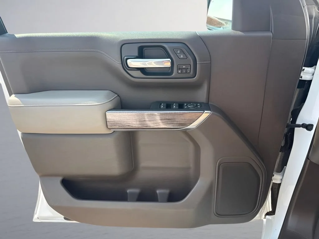 Used 2020 SUMMIT WHITE Chevrolet LTZ image 24